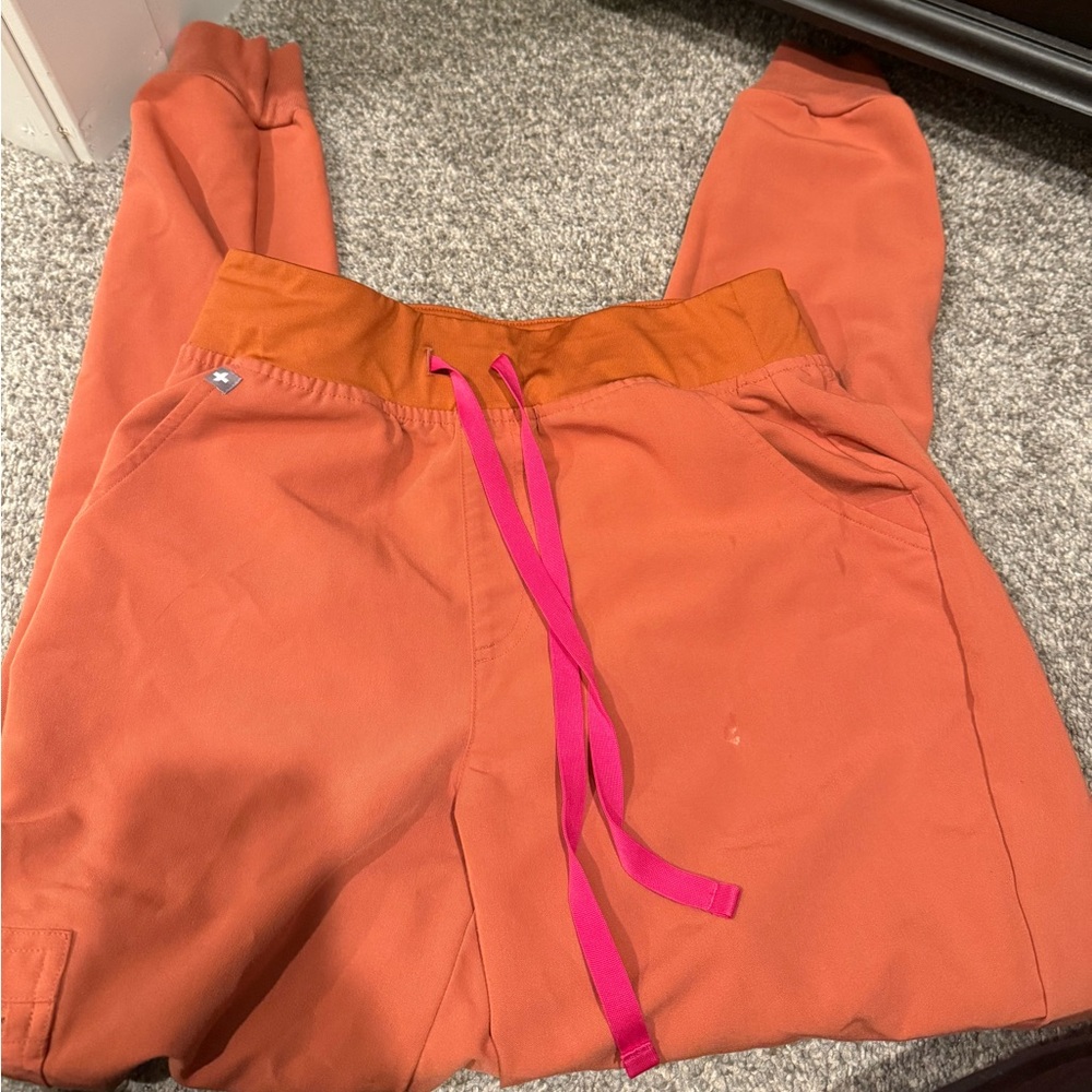 Figs terracotta joggers
